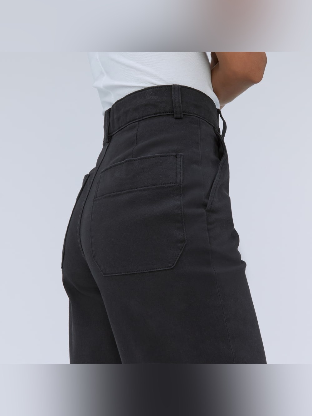 Everlane THE ORGANIC WIDE-LEG PANT in washed black - Picture 4 of 12